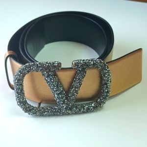 Valentino Garavani V Logo Embellished Signature 1.5" Reversible Leather Belt